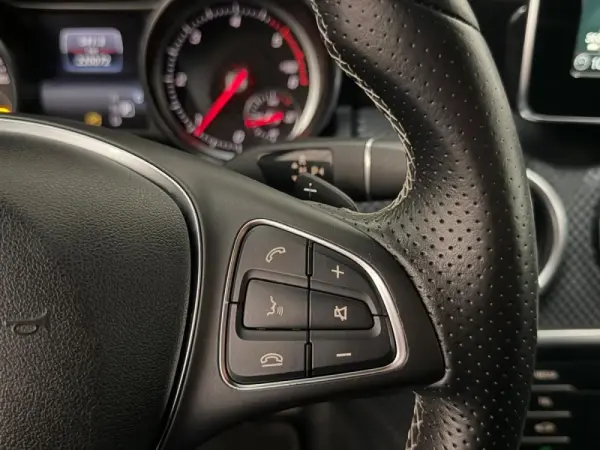 Mercedes-Benz A 180 d 7G-DCT Urban 9