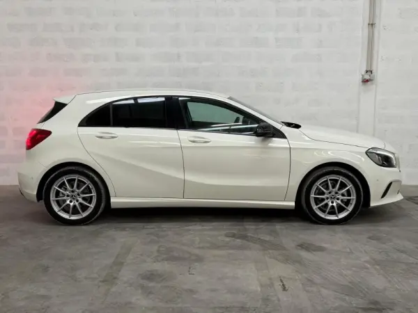 Mercedes-Benz A 180 d 7G-DCT Urban 23