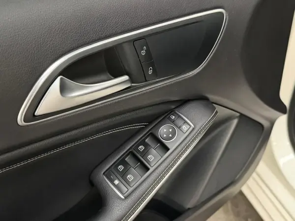 Mercedes-Benz A 180 d 7G-DCT Urban 24