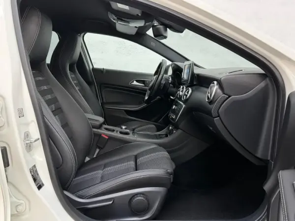 Mercedes-Benz A 180 d 7G-DCT Urban 26
