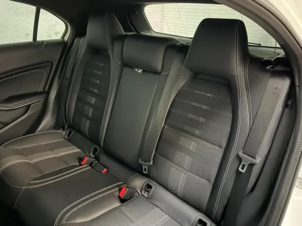 Mercedes-Benz A 180 d 7G-DCT Urban 30