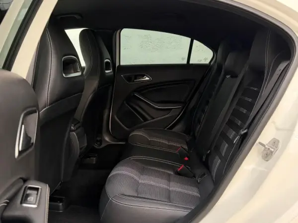 Mercedes-Benz A 180 d 7G-DCT Urban 38