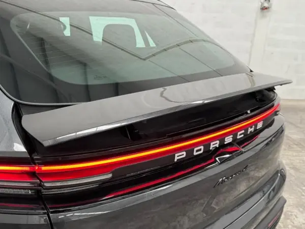 Porsche Macan Electric 4 4