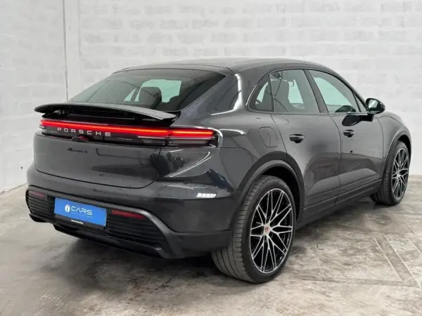 Porsche Macan Electric 4 3