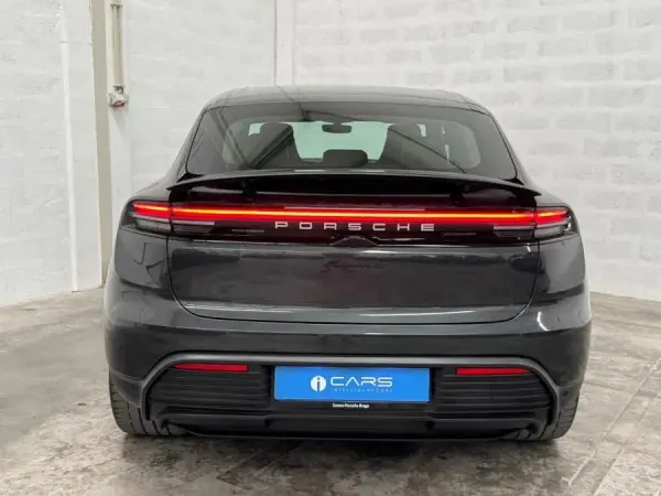 Porsche Macan Electric 4 2