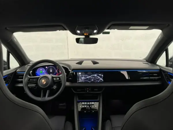 Porsche Macan Electric 4 12