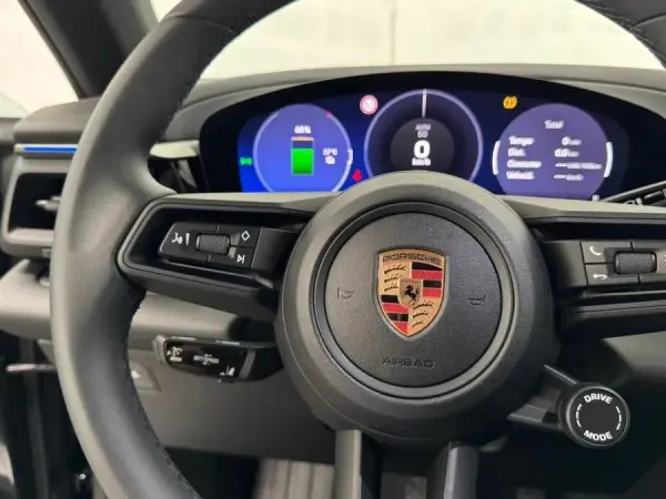 Porsche Macan Electric 4 17
