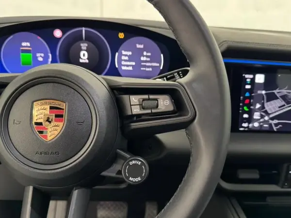 Porsche Macan Electric 4 18