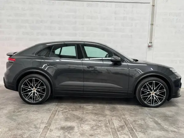Porsche Macan Electric 4 23