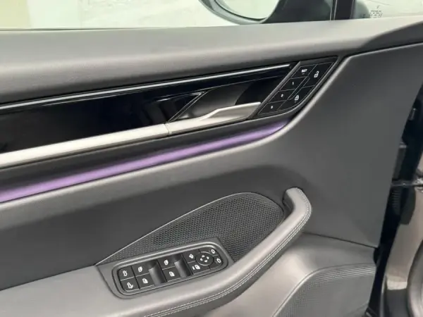 Porsche Macan Electric 4 37