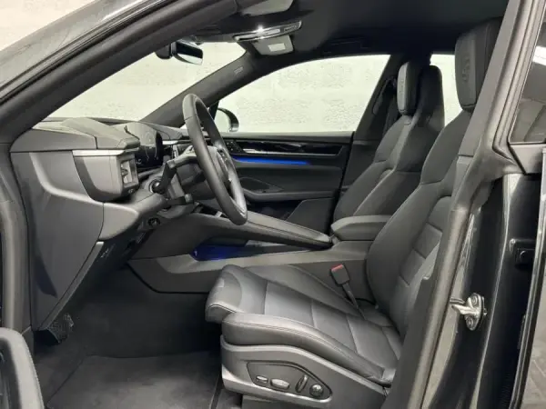 Porsche Macan Electric 4 34