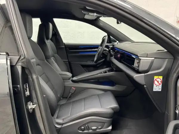 Porsche Macan Electric 4 40