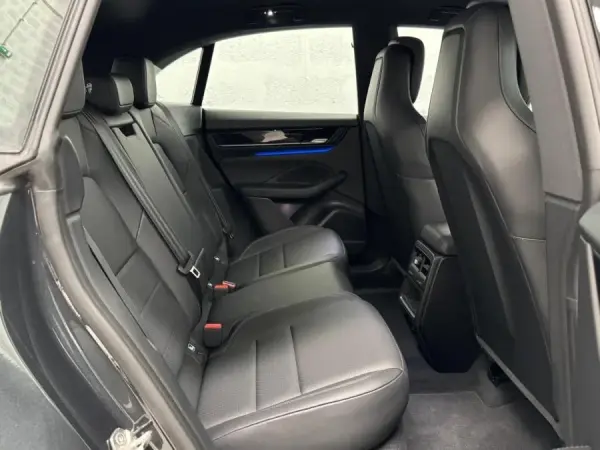 Porsche Macan Electric 4 46
