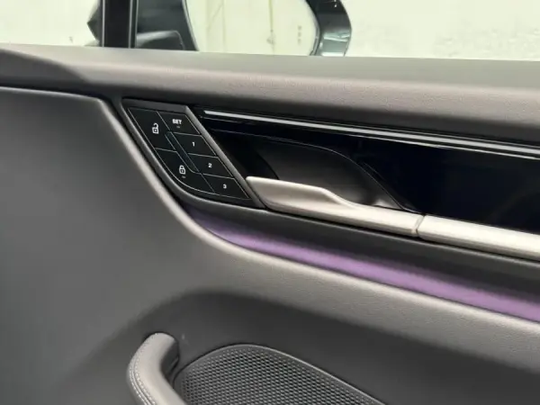 Porsche Macan Electric 4 44