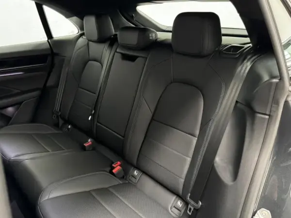 Porsche Macan Electric 4 49