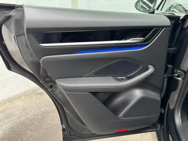 Porsche Macan Electric 4 50