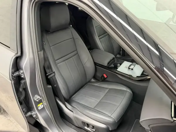 Land Rover Range Rover Evoque 1.5 P300e AWD Auto 35