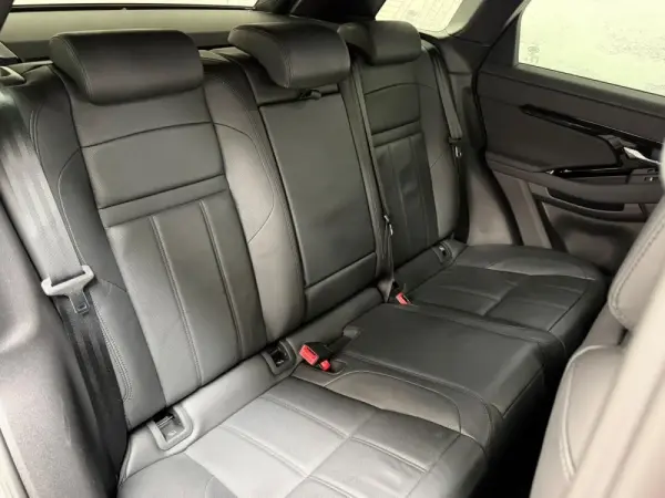 Land Rover Range Rover Evoque 1.5 P300e AWD Auto 38
