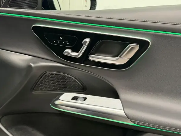 Mercedes-Benz E 300 de 52