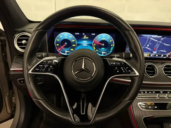 Mercedes-Benz E 300 de Avantgarde 4Matic 7