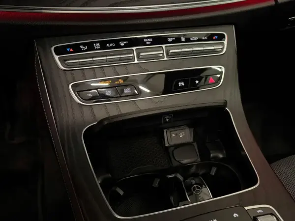 Mercedes-Benz E 300 de Avantgarde 4Matic 37