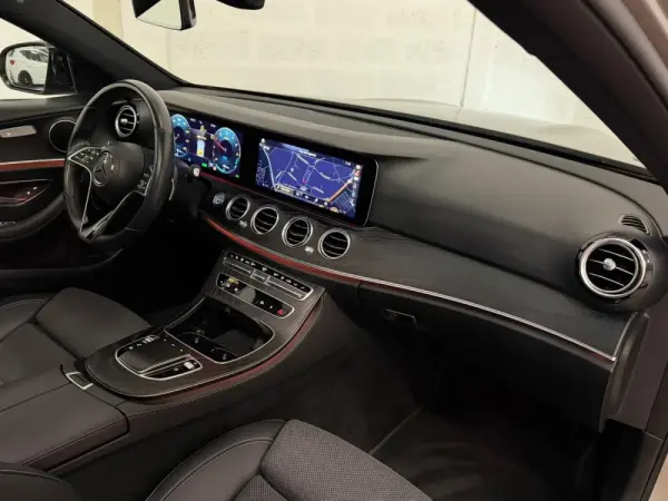 Mercedes-Benz E 300 de Avantgarde 4Matic 41