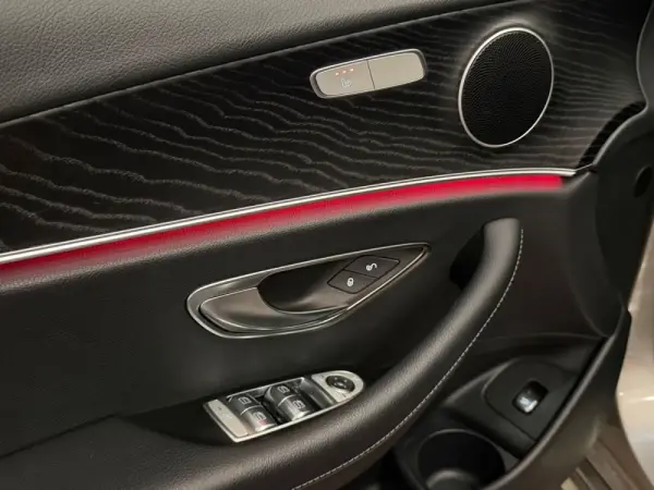 Mercedes-Benz E 300 de Avantgarde 4Matic 40
