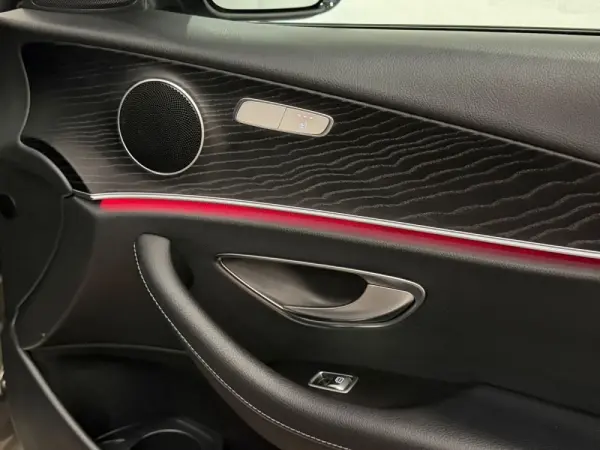 Mercedes-Benz E 300 de Avantgarde 4Matic 46