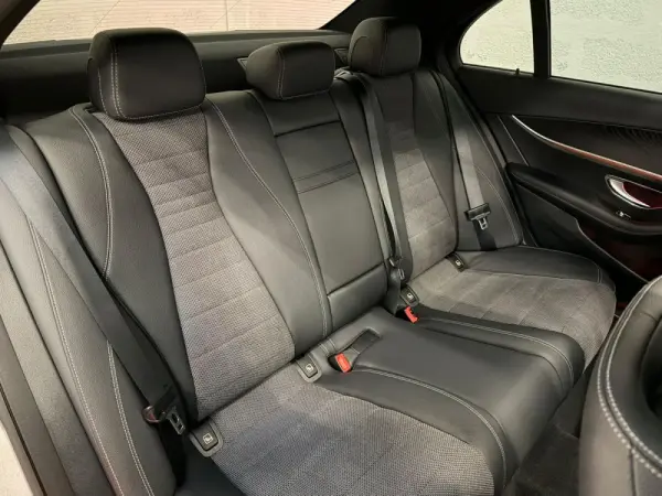 Mercedes-Benz E 300 de Avantgarde 4Matic 48