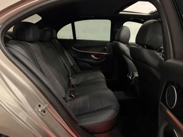 Mercedes-Benz E 300 de Avantgarde 4Matic 47