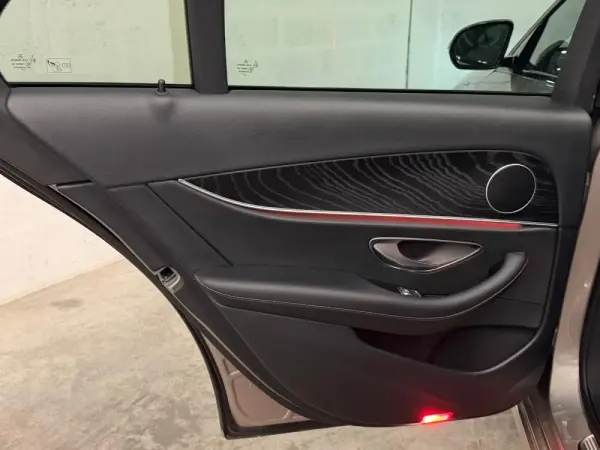 Mercedes-Benz E 300 de Avantgarde 4Matic 52