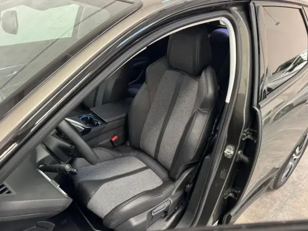 Peugeot 3008 1.5 BlueHDi Allure 7