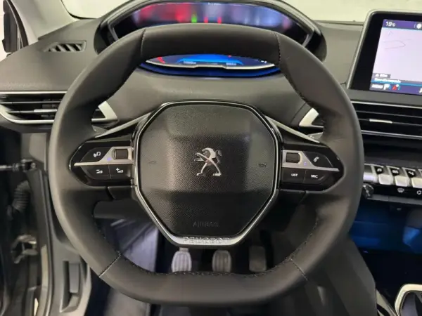 Peugeot 3008 1.5 BlueHDi Allure 8