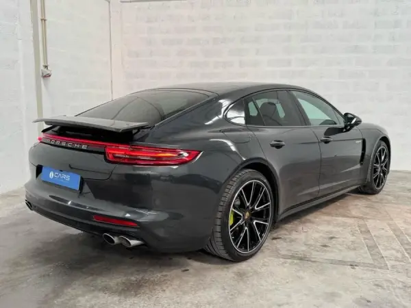 Porsche Panamera 4 E-Hybrid 3
