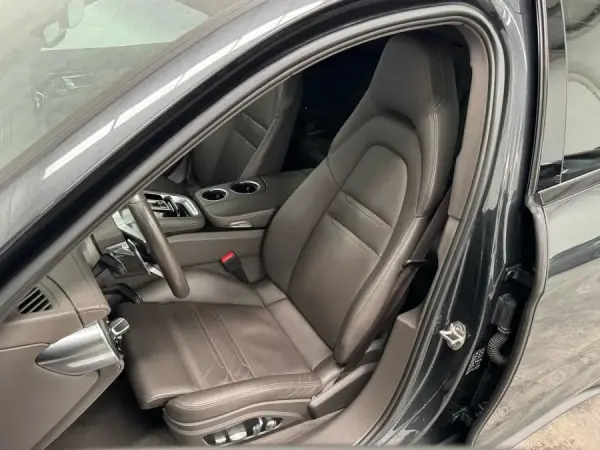 Porsche Panamera 4 E-Hybrid 8