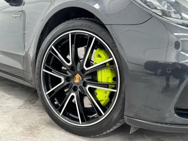 Porsche Panamera 4 E-Hybrid 7