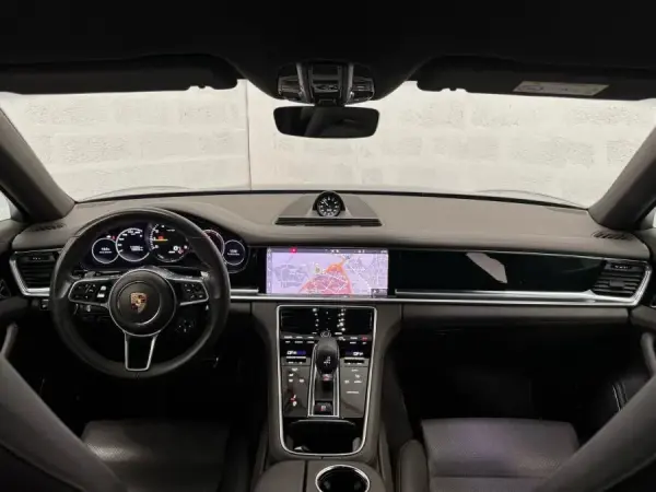 Porsche Panamera 4 E-Hybrid 12
