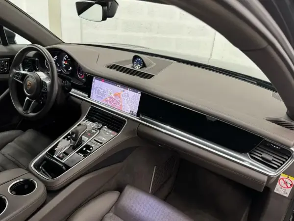 Porsche Panamera 4 E-Hybrid 39