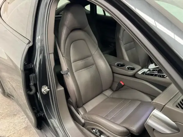 Porsche Panamera 4 E-Hybrid 41