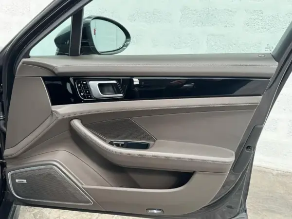 Porsche Panamera 4 E-Hybrid 43