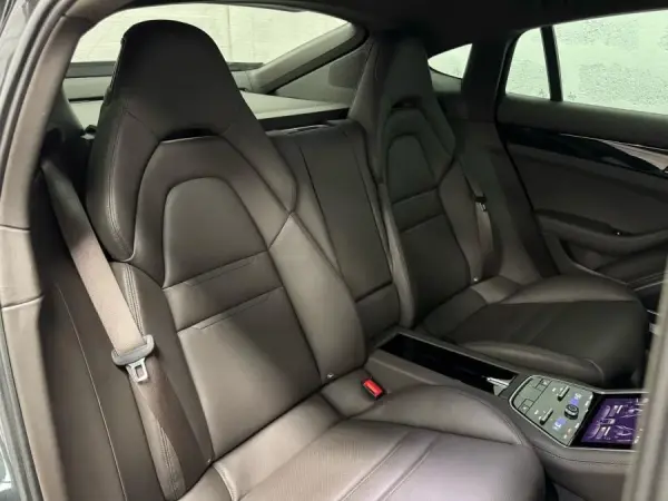 Porsche Panamera 4 E-Hybrid 49