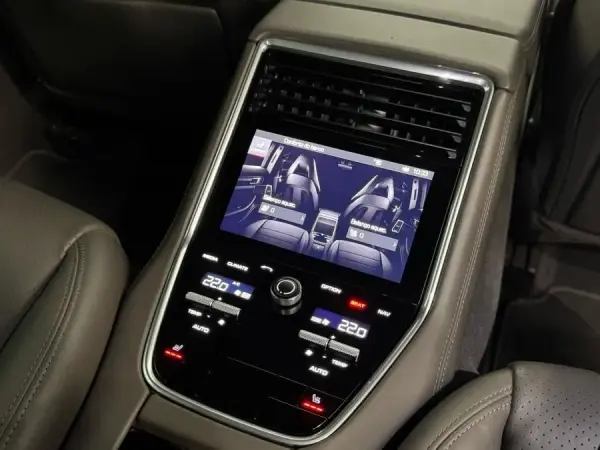 Porsche Panamera 4 E-Hybrid 47