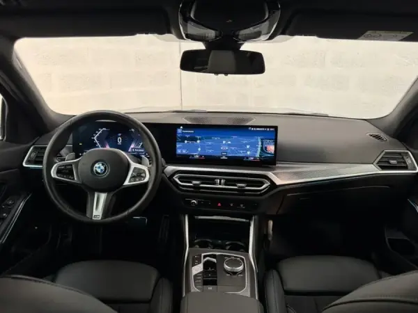 BMW 330 e Pack Desportivo M Auto 12