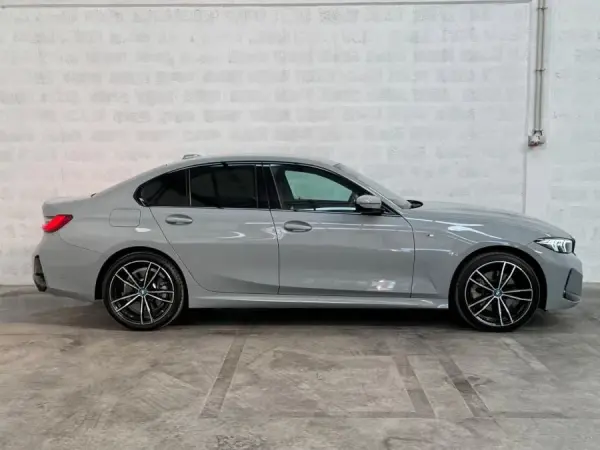 BMW 330 e Pack Desportivo M Auto 23