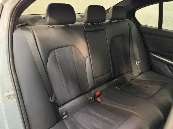 BMW 330 e Pack Desportivo M Auto 29