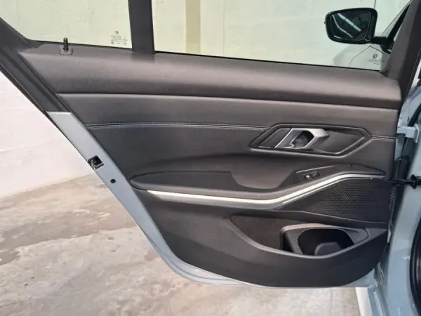 BMW 330 e Pack Desportivo M Auto 30