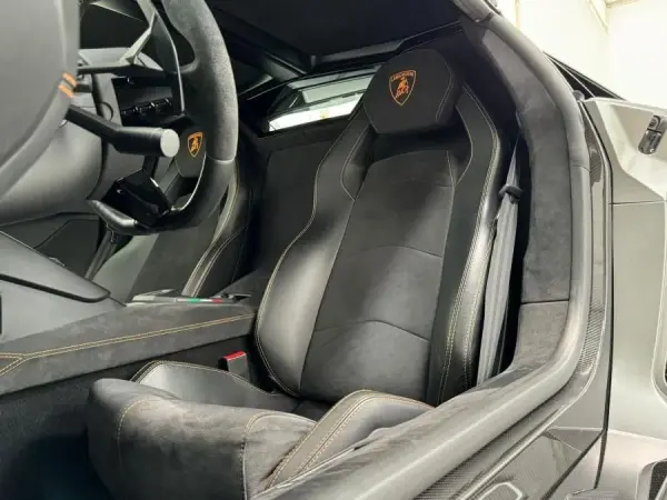 Lamborghini Aventador S 4