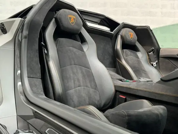 Lamborghini Aventador S 13