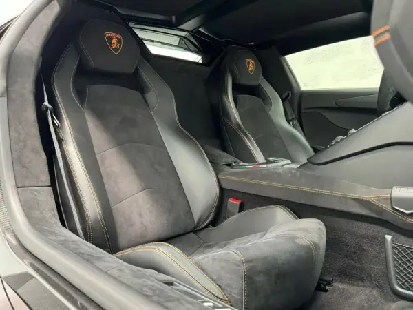 Lamborghini Aventador S 14