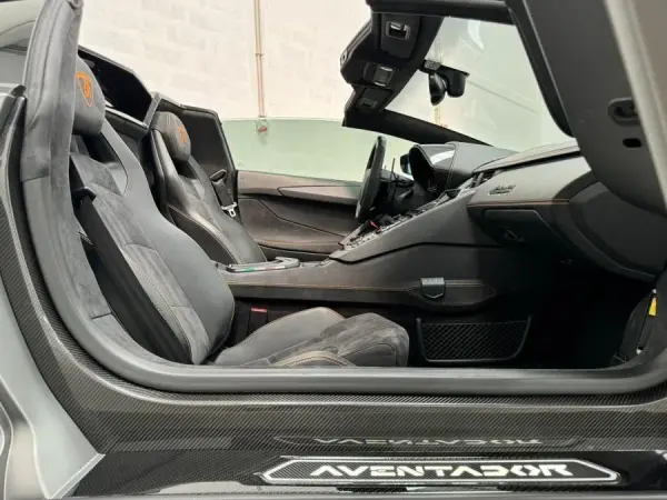 Lamborghini Aventador S 16